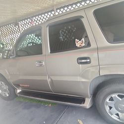 2003 Cadillac Escalade 6.0 motor   and have transmission  still in SUV runs and drive  good LS swap