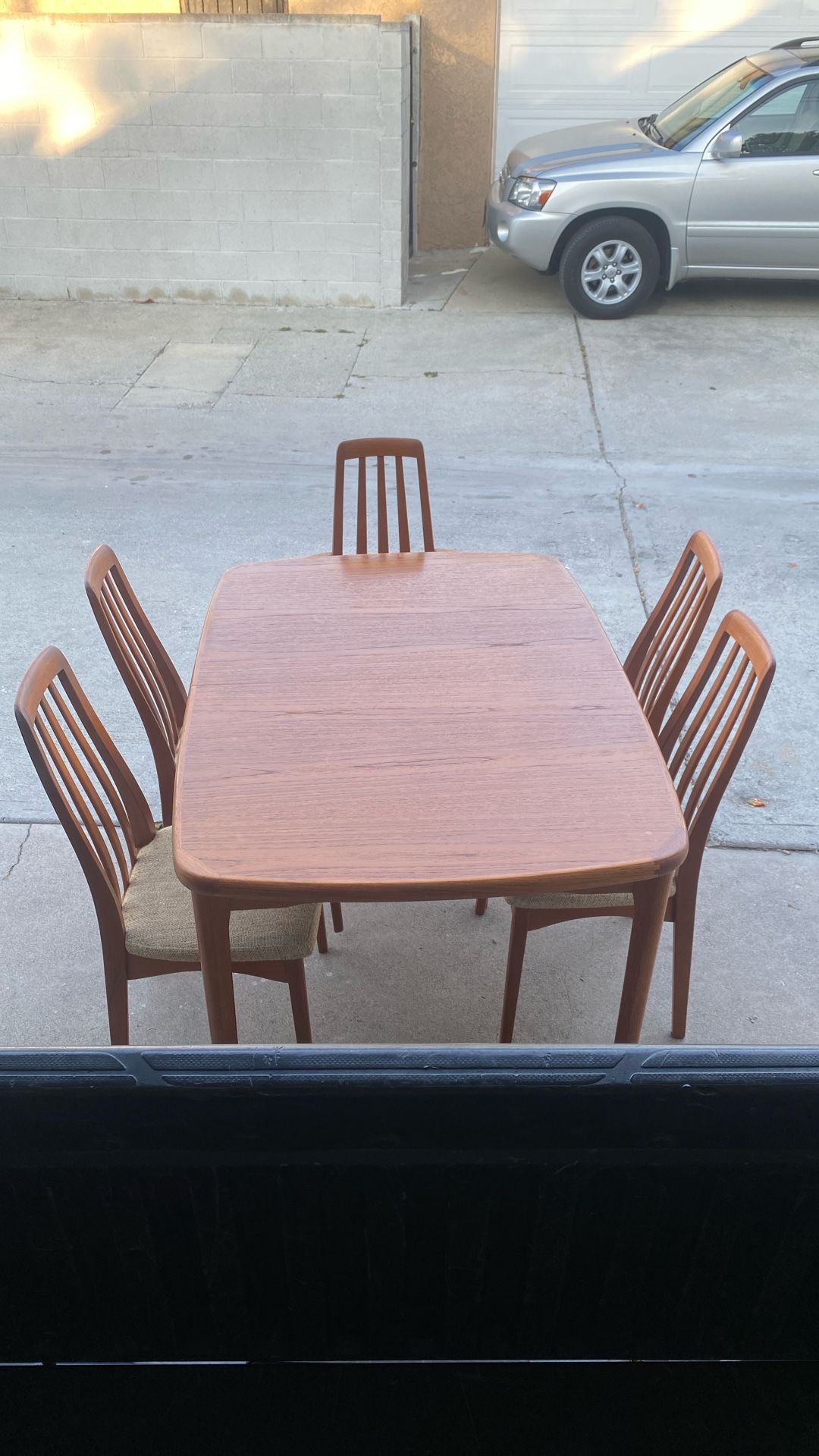 Dinning Table 