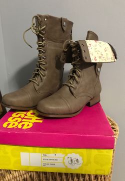 Combat boots