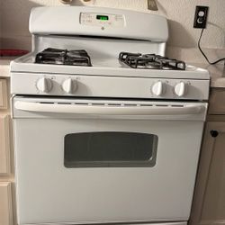 White GE 4 Burner Stove Now Available 