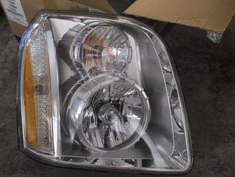 07-14 GMC Yukon Right Headlamp Assembly