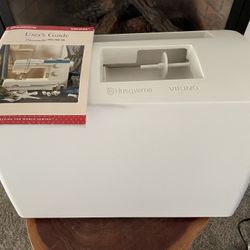 Husqvarna Viking Sewing Machine Emerald 118 - Like New With Extras