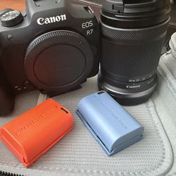Canon EOS R7 Bundle – Like New w/ Lens, Batteries & Case