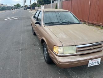 Ford Tempo Sedan – Tan/Gold