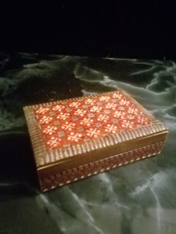 VINTAGE JEWELRY BOX ALL WOOD CARVED