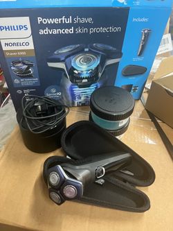 BRAND NEW - Philips Norelco Shaver 6900 with SenseIQ and Quick Clean Pod - Series 6000