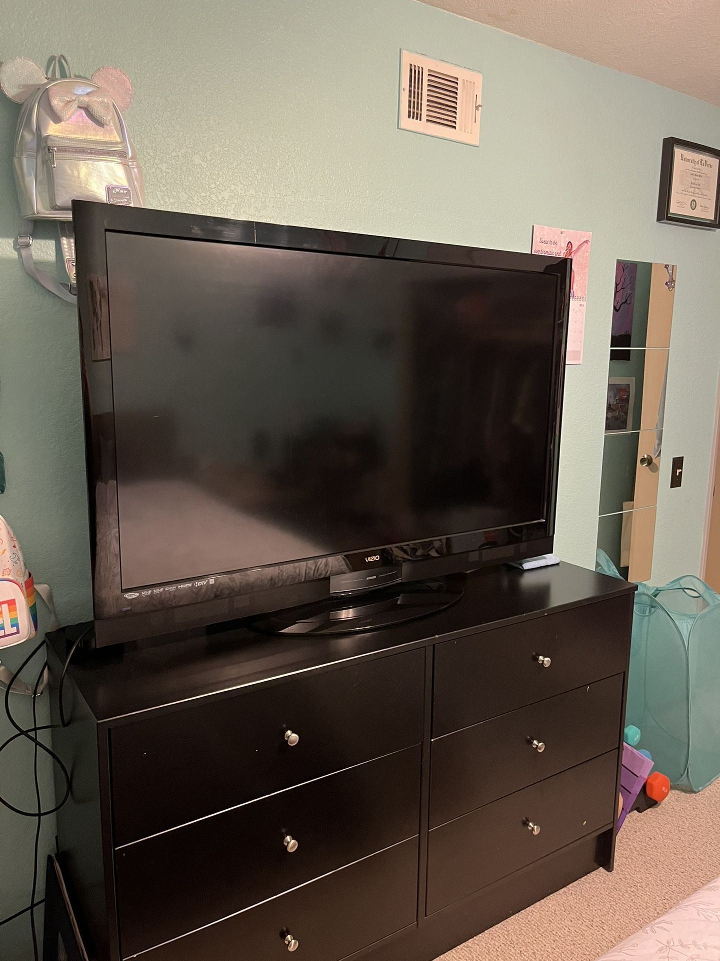 Vizio TV 52 Inch