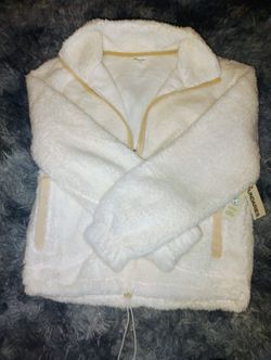 New Fluffy White Pull Over Sweater 