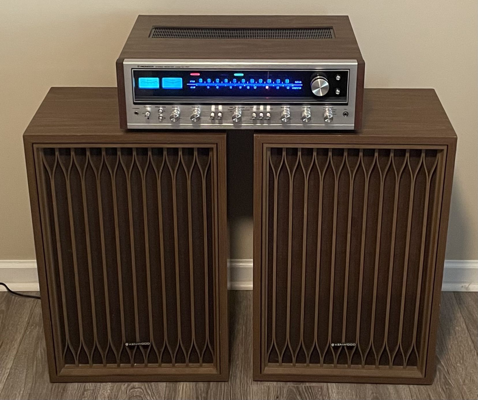 Vintage Pioneer/Kenwwod Stereo In Excellent Condition 
