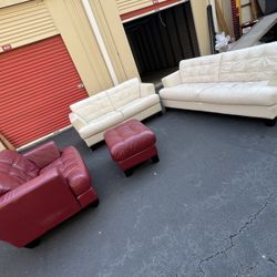 Stunning 4 Pieces Leather Set 