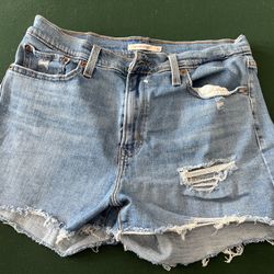 Levi cut off jeans