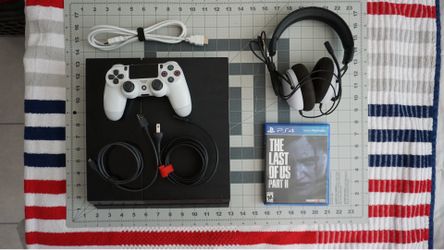 PS4 excellent condition with accessories