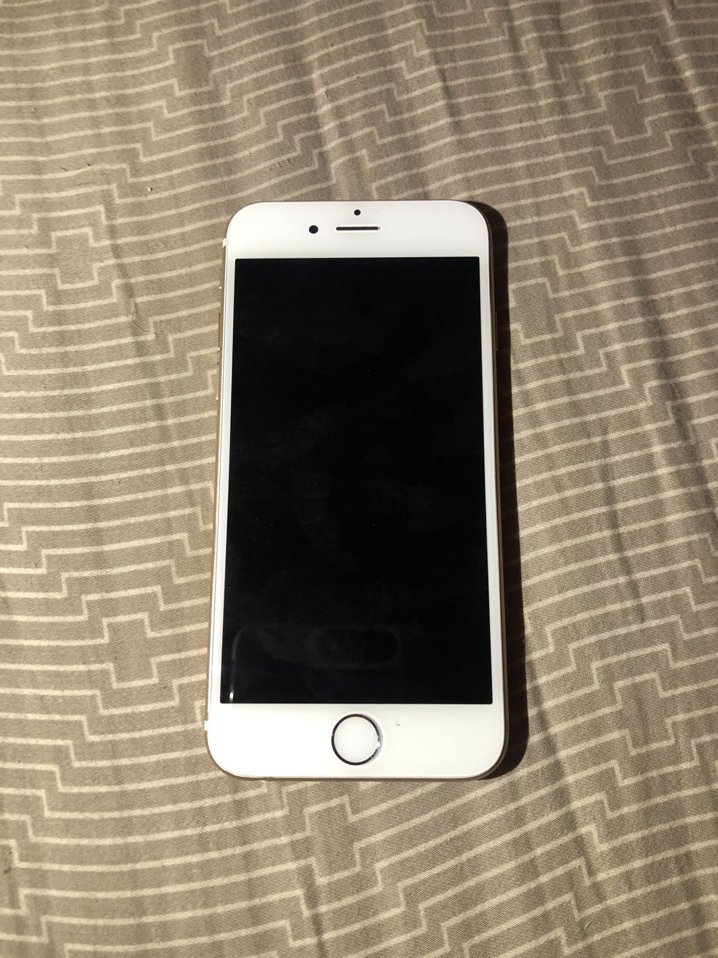 Unlocked iPhone 6s 64gb no power