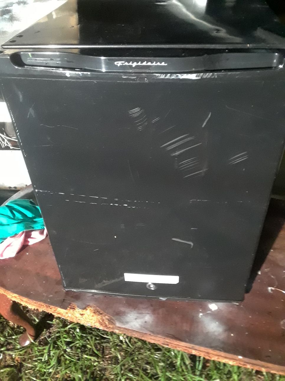 Frigidaire mini refrigerator *broken* doesn't get cold possible easy fix?parts?