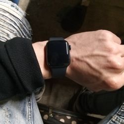 Apple Watch With Charger 