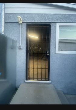 80x32 black gate