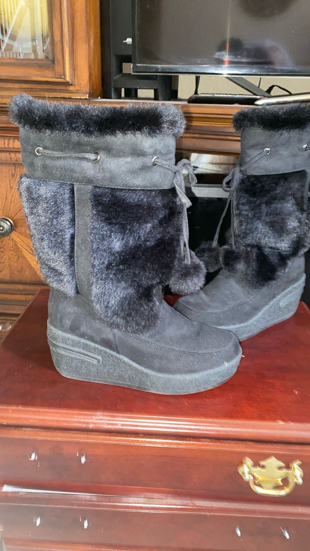 Wear It Declare It Women’s Black Fur-lined Winter Boots