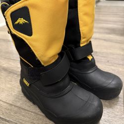 Kids size 1 Snow Boot ❄️ 