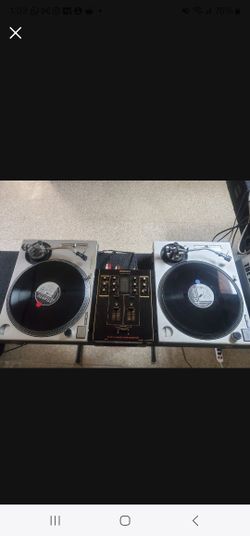 2 Technics 1200 MKII TURNTABLES PAIR