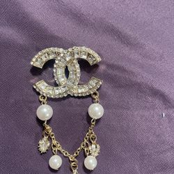 Elegant Broach 