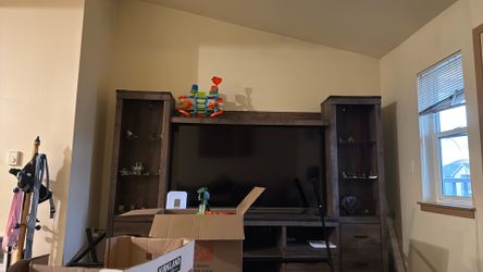 Free 2 TV stand shelf’s