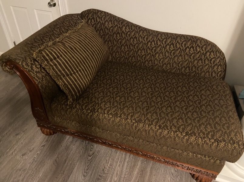 Antique Brown Chaise lounge chair (60 ft long; 36 ft wide) 