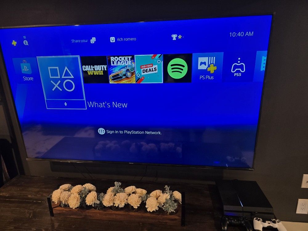 Ps4 With 9 Games And 2 Controllers