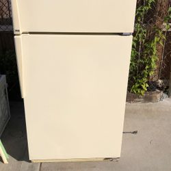 Refrigator Amana Run Great Wery Good 150$