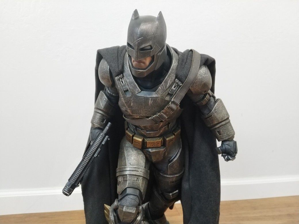 Sideshow Armored Batman Premium Format Figure - Exclusive No. 327/750