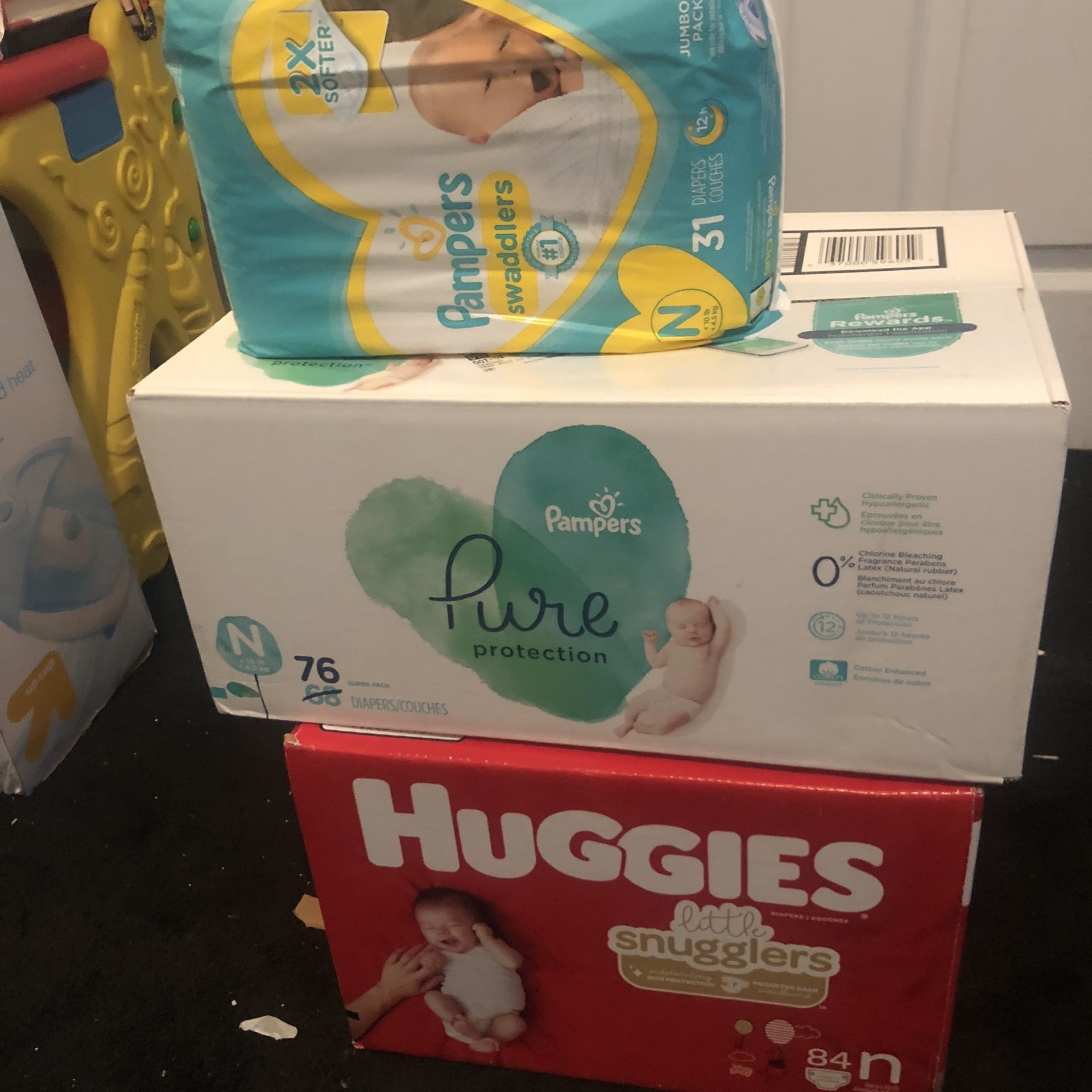 Pampers pure, huggies & pampers