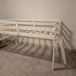 Sturdy Twin-Sized Loft Bed - Good Condition, Perfect for Space-Saving!
