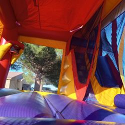 Resbaladilla Y Basketball Hoop Adentro