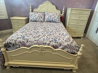 Girls full size bedroom furniture (No Mattress)