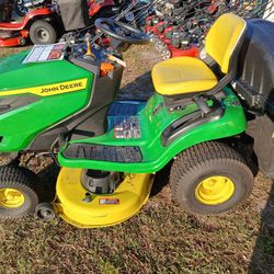John Deere S110 Riding Mower. Almost New.