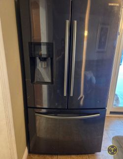 Refrigerador  Samsung  3 puertas  hace hielos