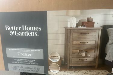 New 4 Drawer Dresser In Box