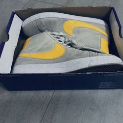 Nike SB Zoom Blazer Mid Summit White/Laser Orange Size 12 Used