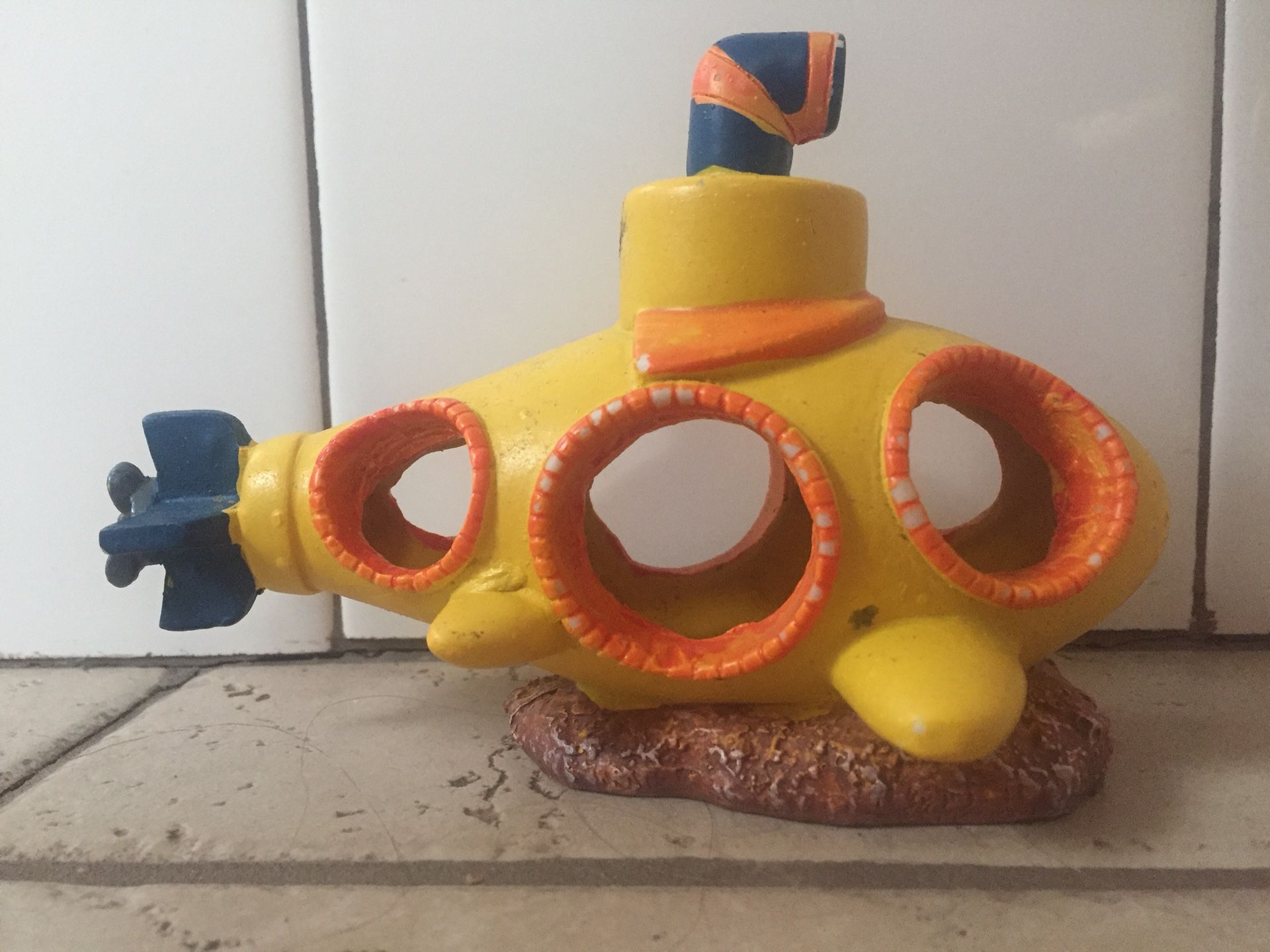 Yellow submarine Beatles fish tank decoration