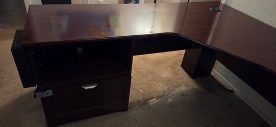 Corner desk, w gun case