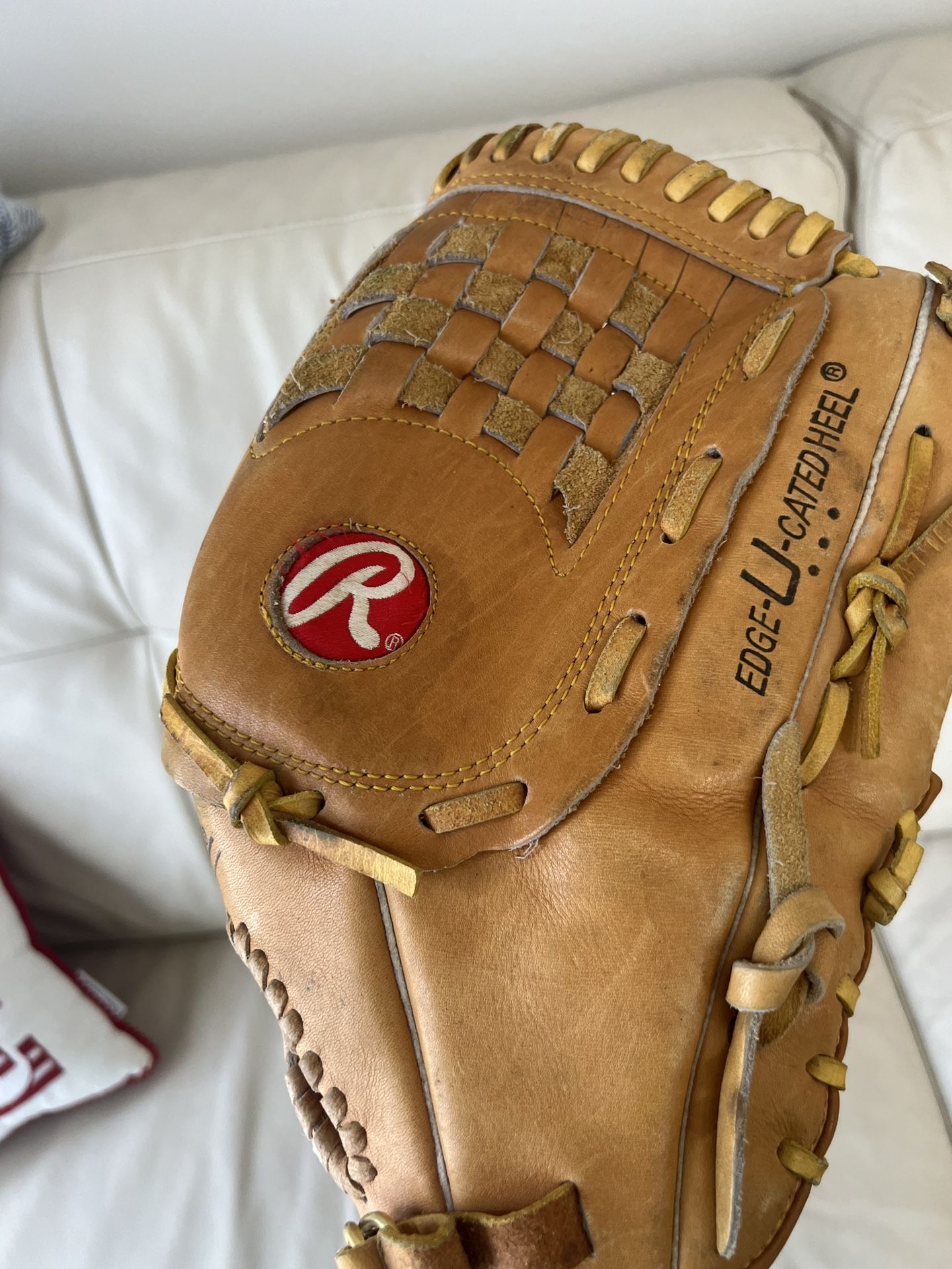 Vintage 1990 Rawlings Ryan Baseball Glove