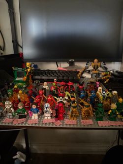 Large Lot of LEGO Minifigures