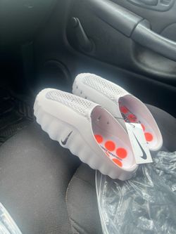NEW NIKE HOUSE SHOES!!! NIKE MIND SIZE 12…LIGHT GREY