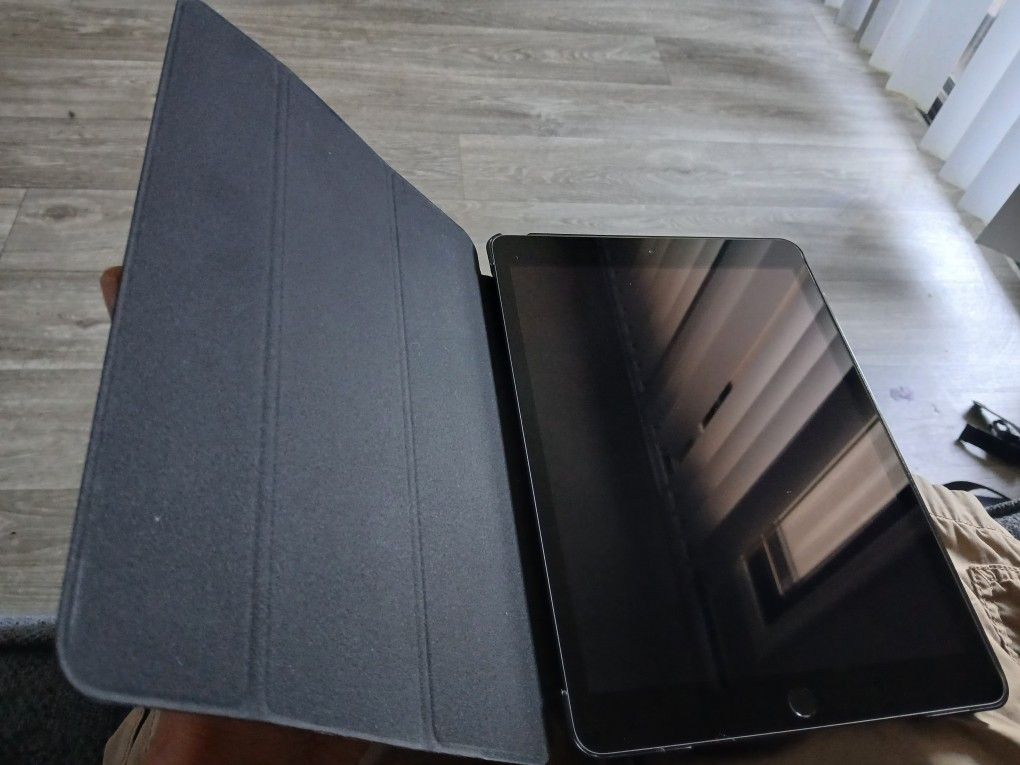 Ipad 8th Gen. -128GB