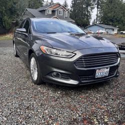 2015 Ford Fusion · SE Hybrid Sedan 4D