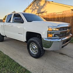 2017 Chevy Silverado 2500hd 4x4  Short Bed