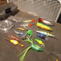 Nice Assortment Of Vintage Plugs And Lures 30 Bucks Cash