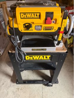 Dewalt 13” planer with rolling stand and replacement blades