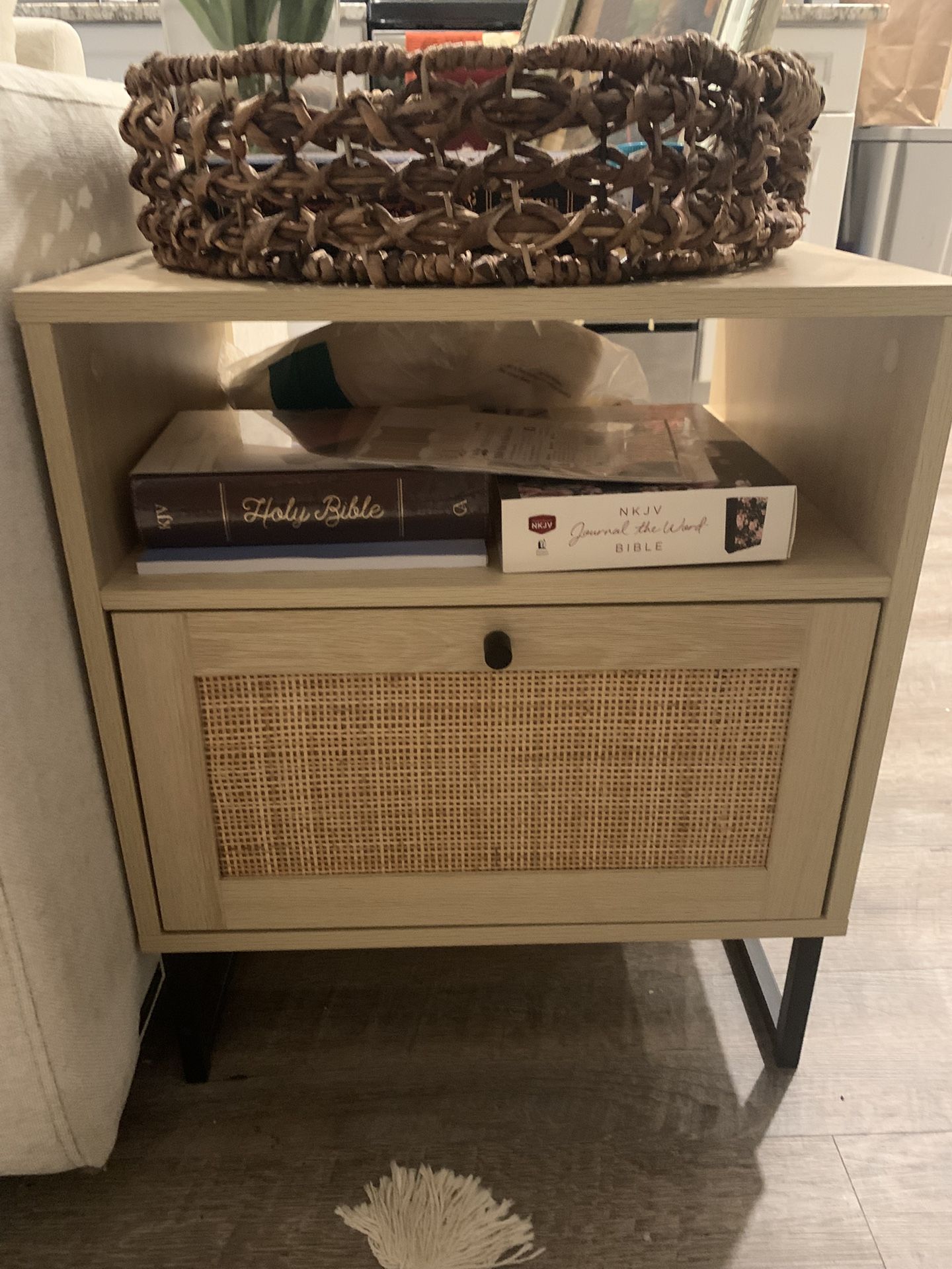 End/Side Table