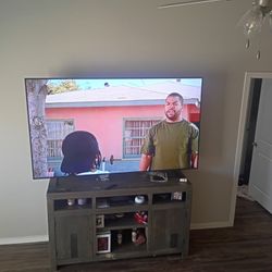 86in Samsung Smart TV 