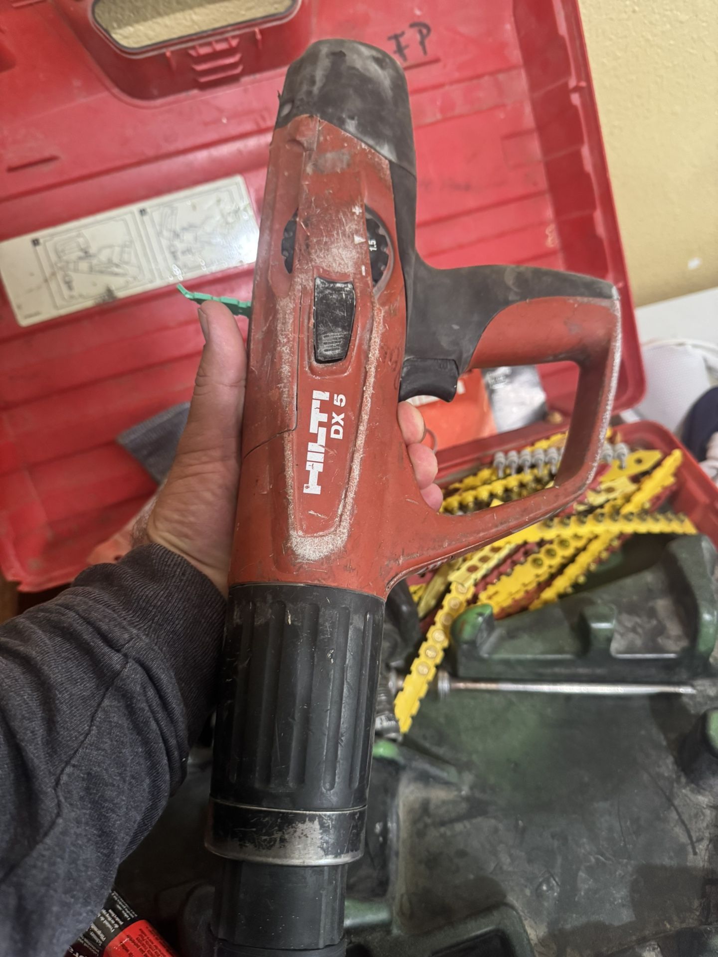 Hilti DX5 shot gun